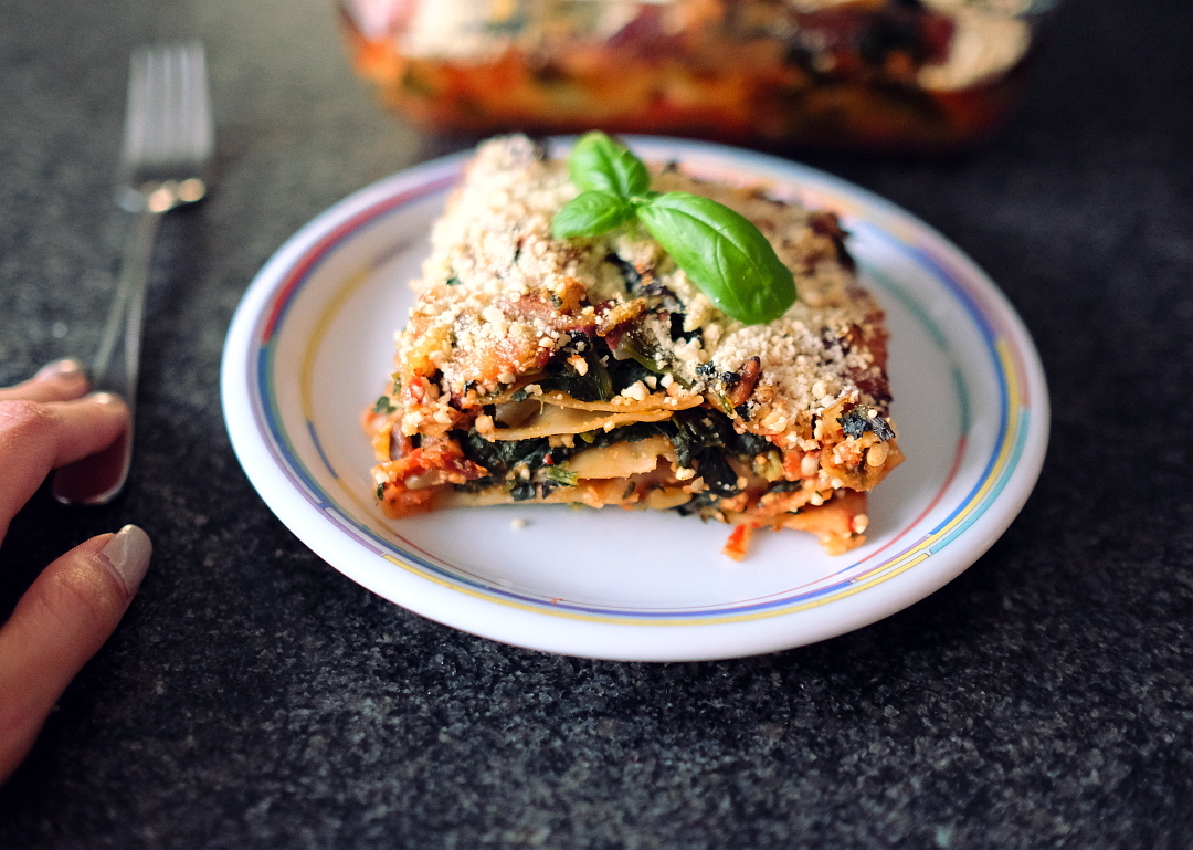 Vegane Spinat Lasagne mit Pinienkernen - Sarah Feldbusch