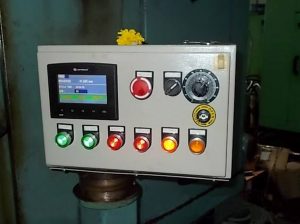 Thay thế bộ điều khiển CNC bằng PLC tích hợp HMI